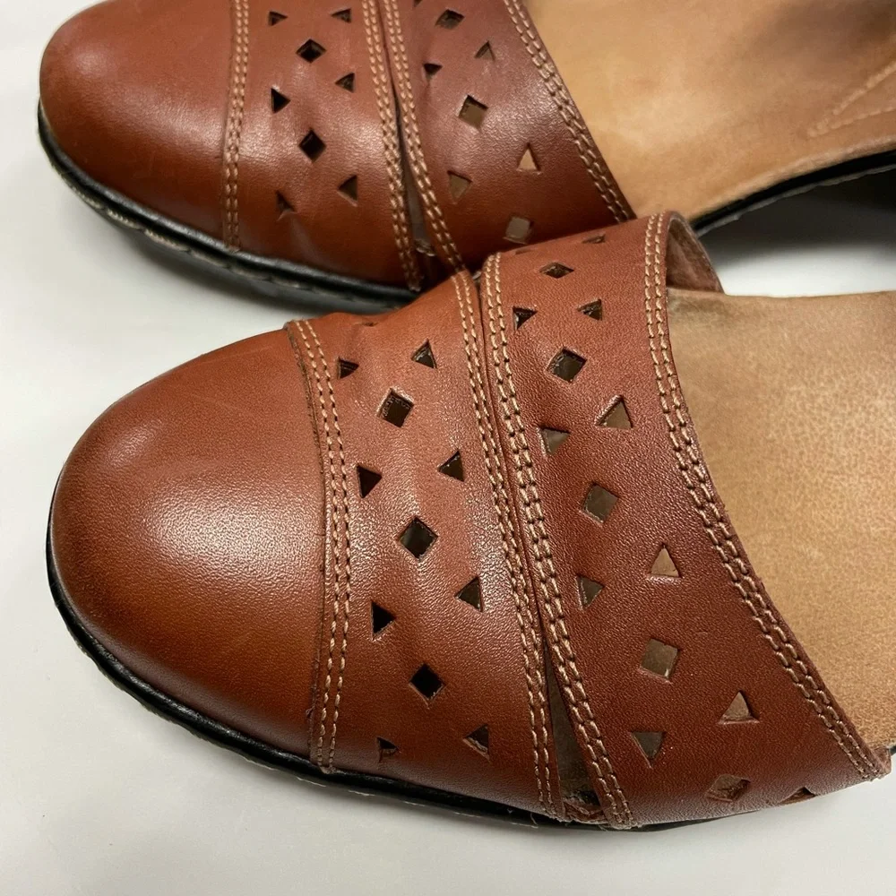 Clarks 13288 Soft Cushion Leather Ankle Strap Closed Sandals Womens Size 8 - Picture 2 of 6
